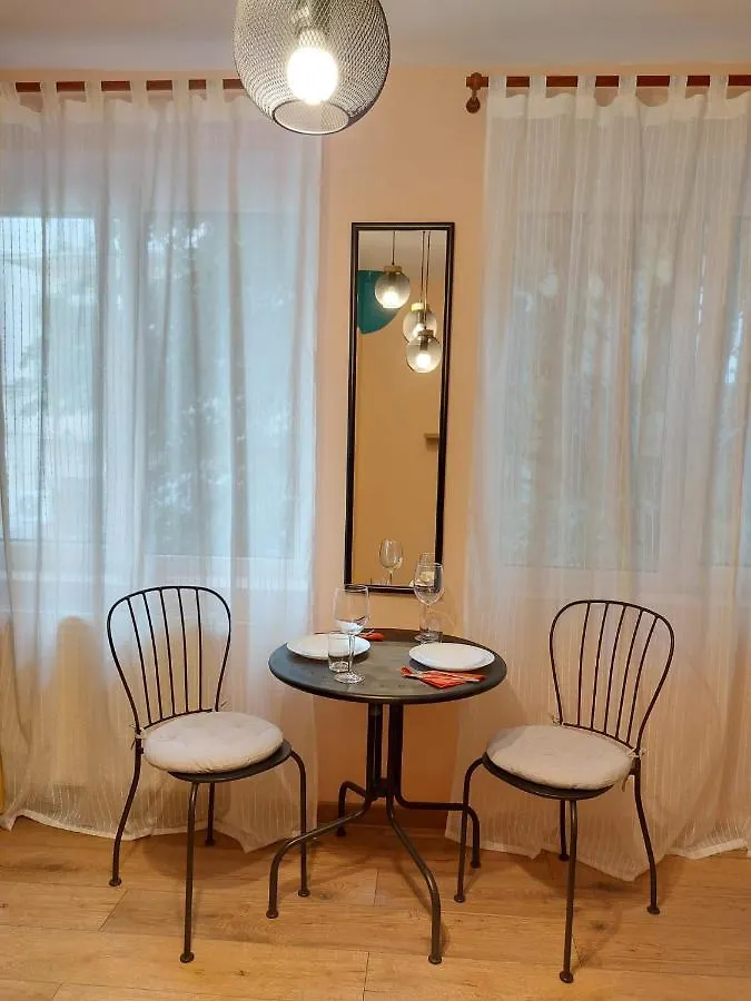 Laroka House Cosy Studio Universitate Bucharest 0*,  Romania